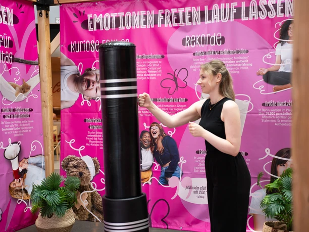 Emotionen ausleben, z B am Boxsack