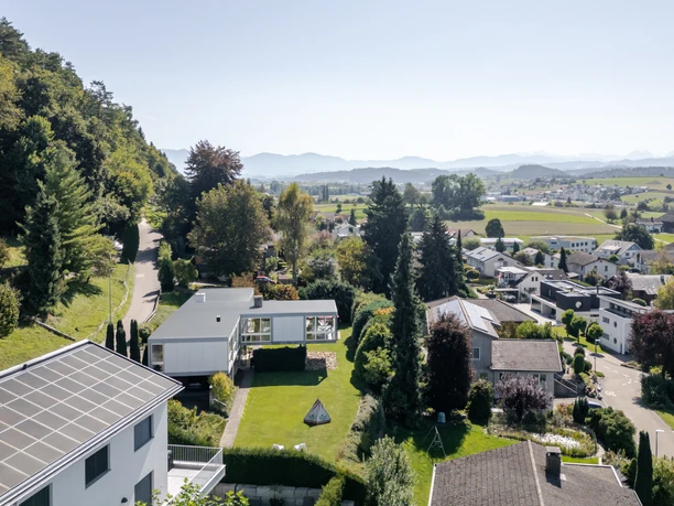 Bauhaus Villa The Horizon Nebikon mit Alpenpanoramablick