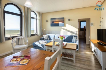 Wohnzimmer mit Ausblick_HausRosengang_FeWoTraumblick.jpg
