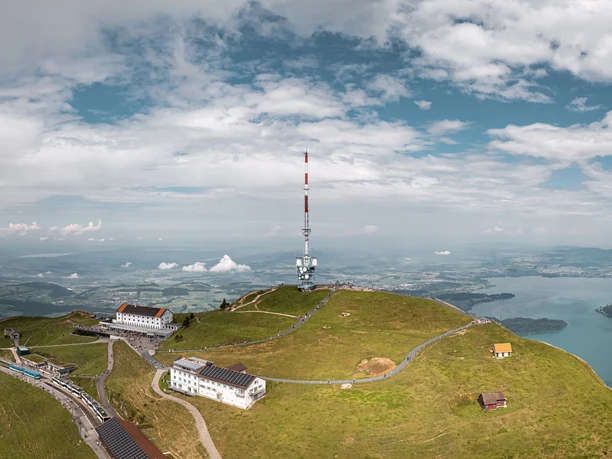 Station und Sendeturm auf Rigi Kulm
