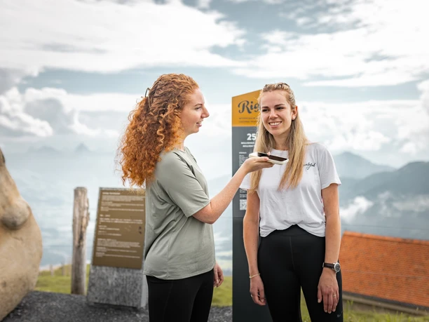 Hören spannender Geschichten über die Rigi Dank des Audio-Guides