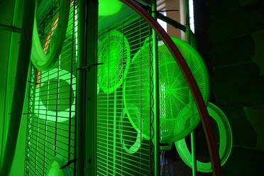 Raumstation von Heide Weidele im Lichthof des HMF