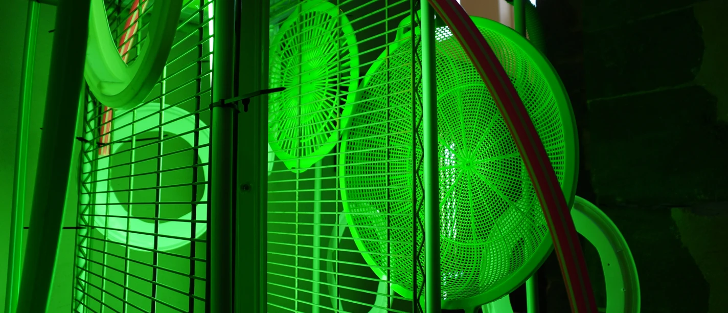 Raumstation von Heide Weidele im Lichthof des HMF