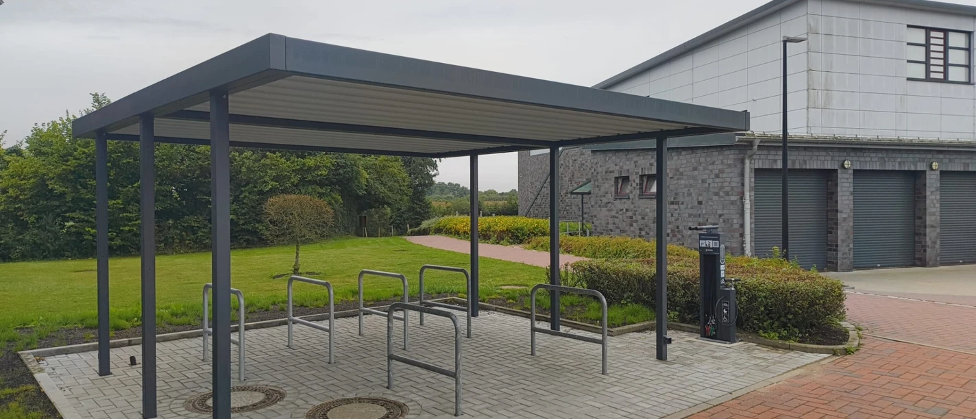 Sandesneben Regionalzentrum.jpeg Radservicestation in Sandesneben am Regionalzentrum.
