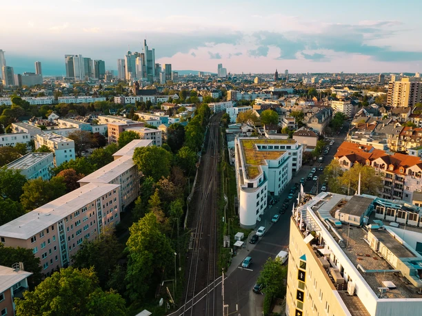 The Blasky Rooftopbar - View Skyline with high-rises and housing, railway in centre