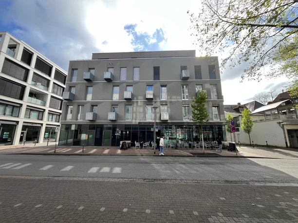 Limehome Gütersloh Modernes Boardinghaus mit Balkonen und Glasfassade in zentraler Lage