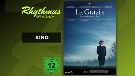 Filmplakat La Grazia: Mann im Mantel und Hut auf Feld unter blauem Himmel