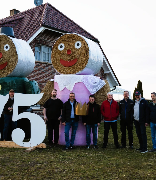 Puppen weisen auf Jubiläum des Schützenvereins Rütenmoor hin ©Bianca Meyering.jpg