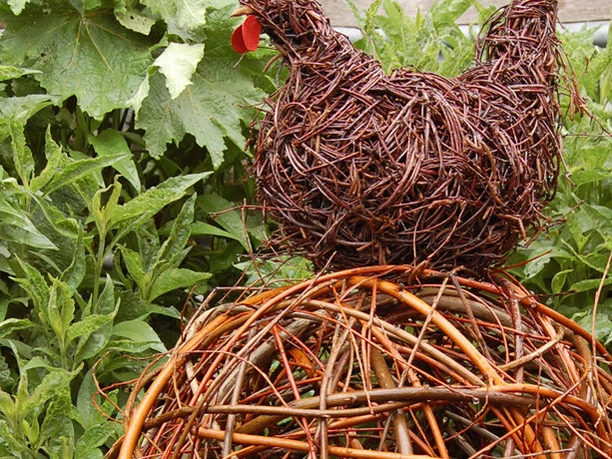 Gartendeko auf der GartenZeit - Flechthuhn