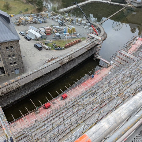 Blick vom Gerüst nach unten
