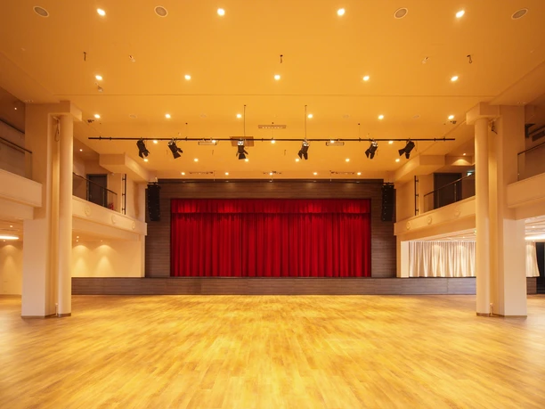 Event hall at the event venue Haus Leipzig | Leipzig Convention Bureau Event hall without seating at the event venue Haus Leipzig - presented by Leipzig Convention Bureau