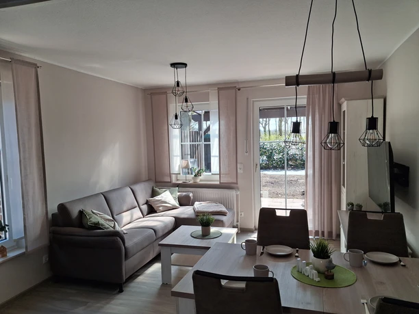 Ferienhaus-moin-Seeblick-heede-bild1.jpg