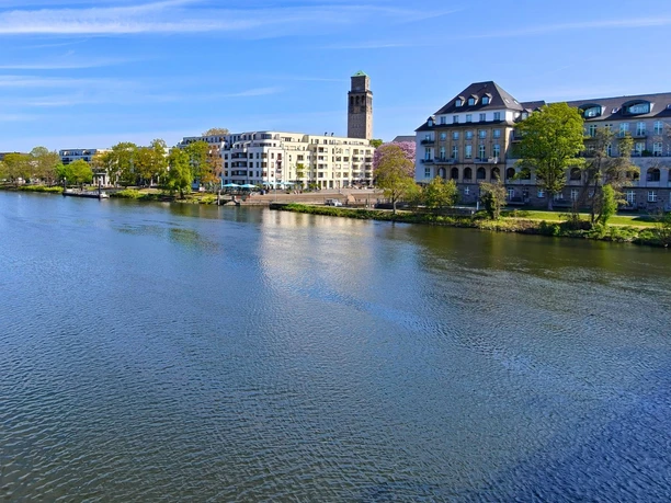 Blick von der Schlossbrücke auf die Ruhrpromenade
