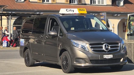 city-taxi-interlaken-fahrzeug-ostbahnhof.jpg