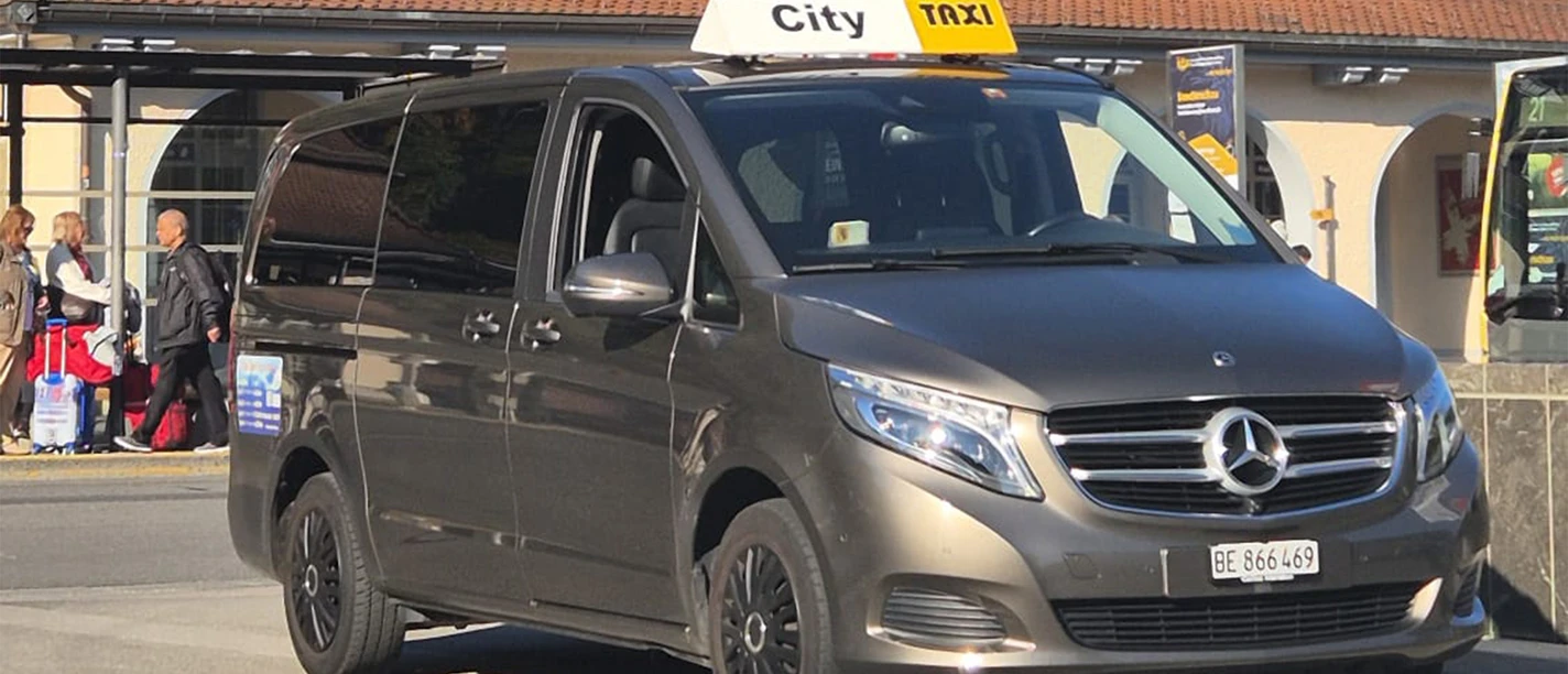 city-taxi-interlaken-fahrzeug-ostbahnhof.jpg