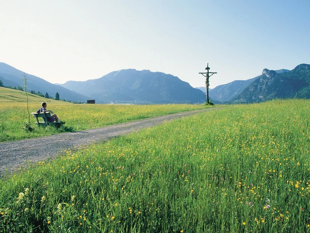 Wanderung Altherrenweg - Bank mit herrlicher Aussicht bei Unterammergau