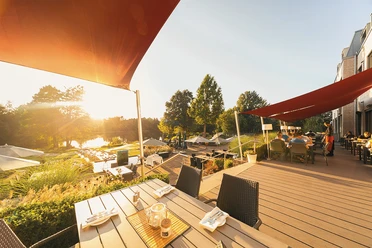 Blick von der Terasse des See- und Sporthotel