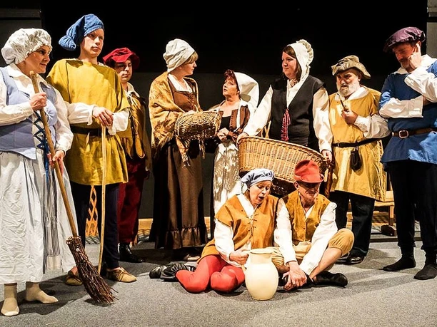 Theatergruppe SCHATULLE Rahden spielt Hans-Sachs-Szenen