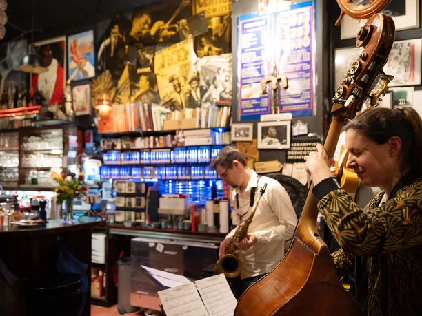 Frankfurt Mampf Jazzduo mit Kontrabass und Saxofon in Bar