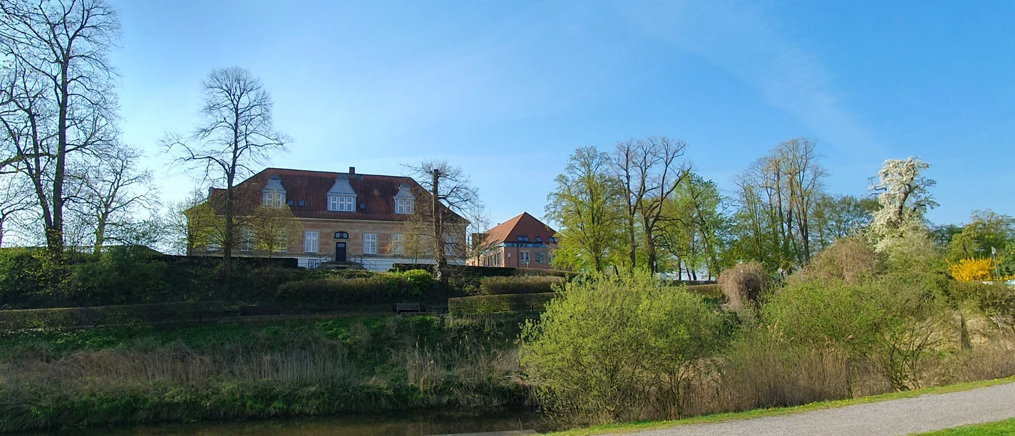 SchlossLandestrost.jpg