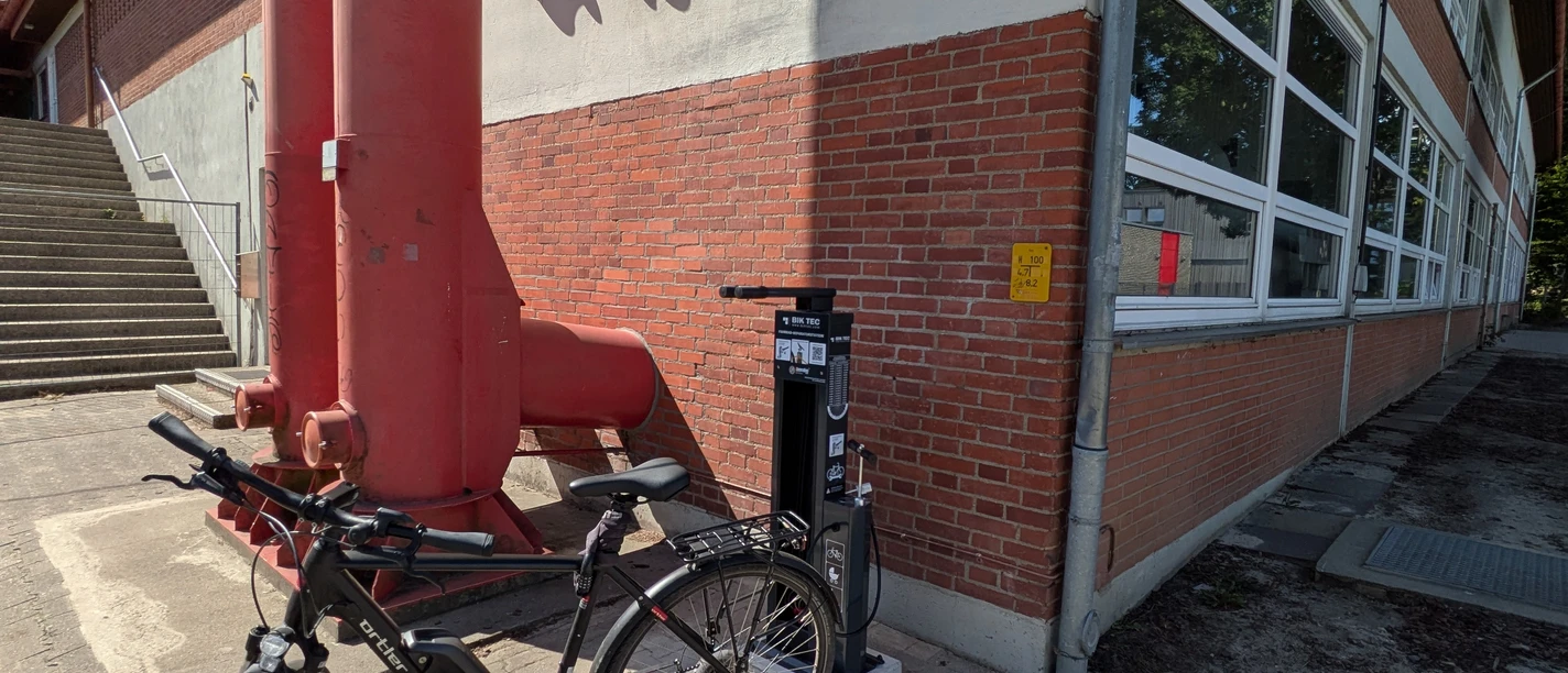Radservicestation Schwarzenbek (Grund- und Gemeinschaftsschule) Eine Radservicestation in Schwarzenbek an der Grund- und Gemeinschaftsschule).
