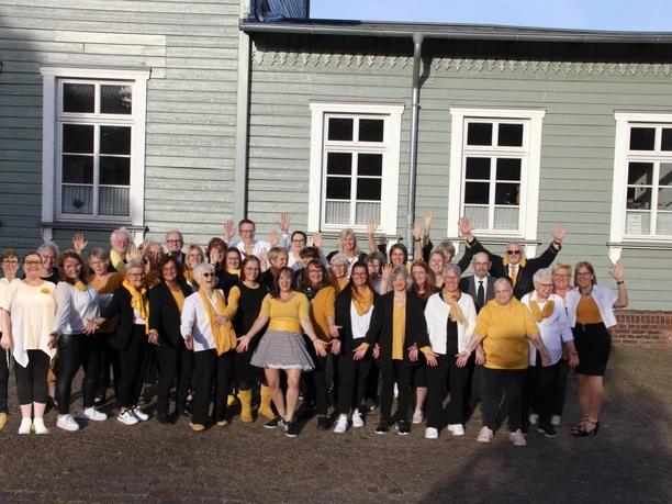 Chor InTONation Rahden singt um 15 Uhr zur Ausstellung der Rahdener Farbkleckse
