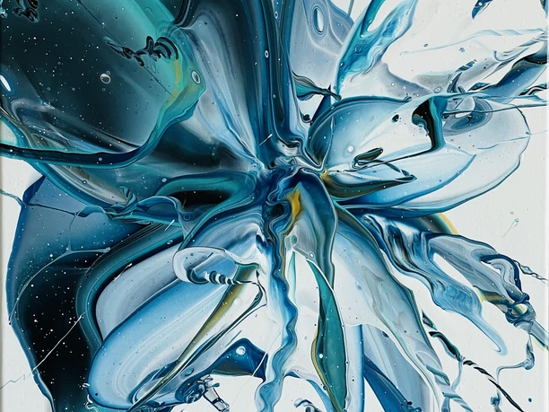 Sonja Gruhn mit Acrylic Pouring zur Ausstellung der Rahdener Farbkleckse