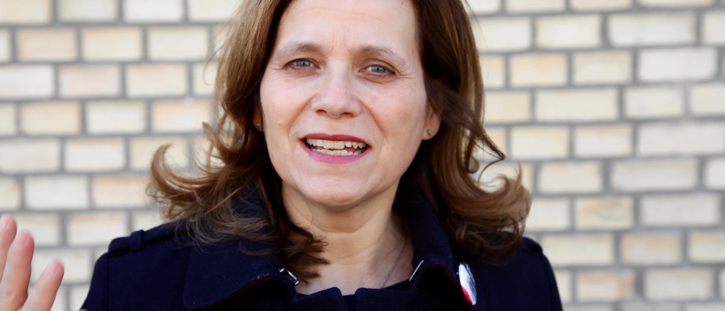 Portrait Gabriela im Reden 2