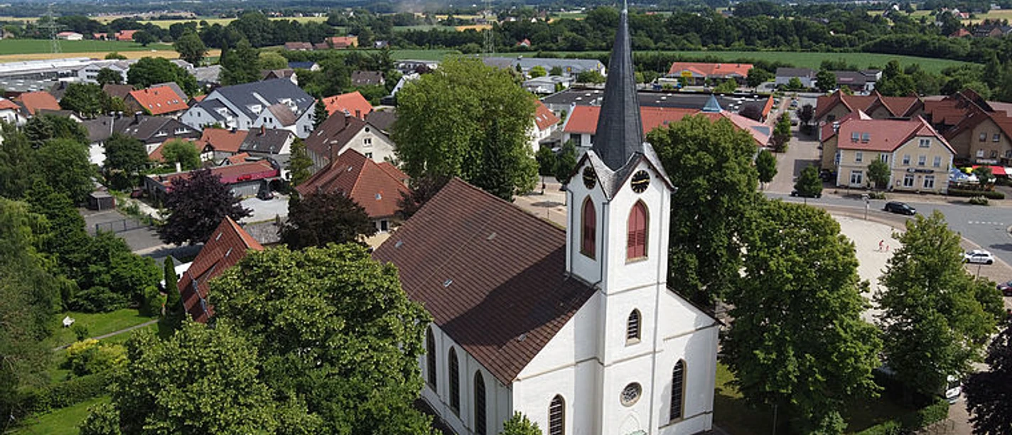 selected_selected_csm_cropmiddle_Kirche_-_Marktplatz_Luftbild_2021_7bb18bfc1f_02.jpg