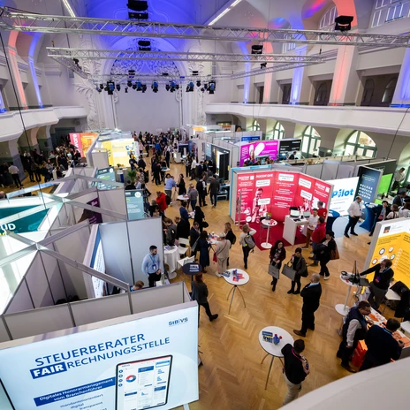Ausstellung der TAXarena im Großen Saal der KONGRESSHALLE am Zoo Leipzig | Leipzig Convention Bureau Ausstellung der TAXarena im Großen Saal der KONGRESSHALLE am Zoo Leipzig – präsentiert vom Leipzig Convention Bureau