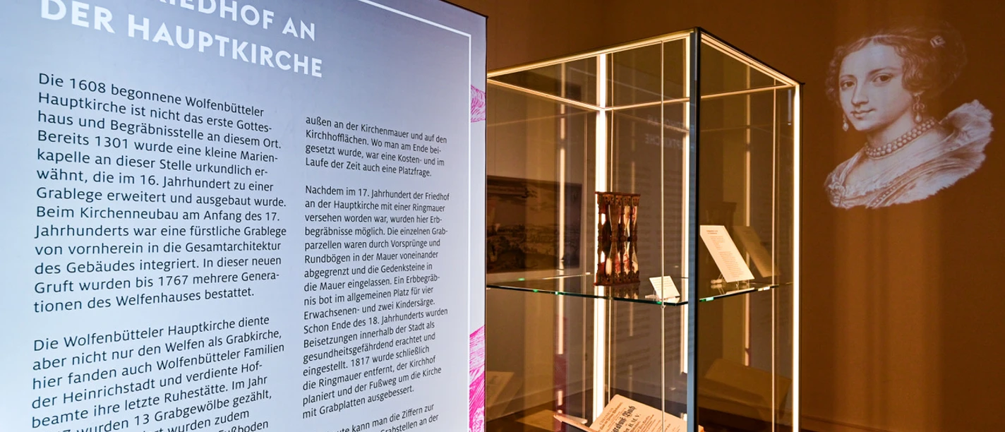 Ein Blick in die Sonderausstellung Die Toten von Wolfenbüttel im Schloss Museum.Foto_Andreas Greiner-Napp_Museum Wolfenbüttel.jpeg
