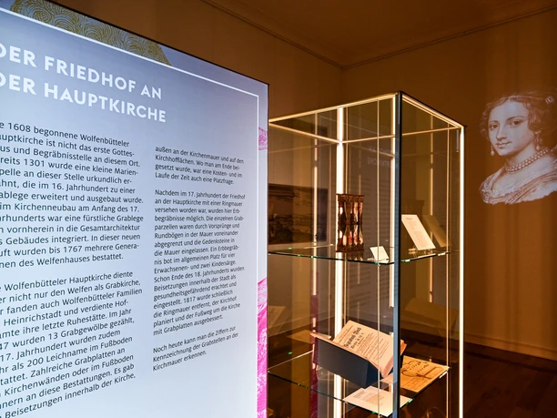 Ein Blick in die Sonderausstellung Die Toten von Wolfenbüttel im Schloss Museum.Foto_Andreas Greiner-Napp_Museum Wolfenbüttel.jpeg