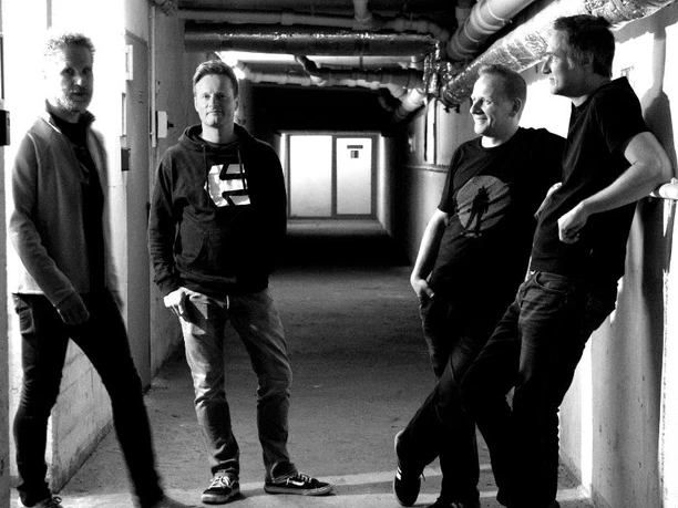 Bandfoto Beyond Trees.jpg