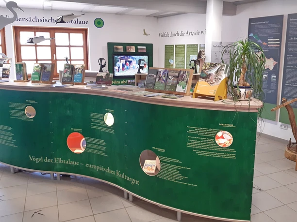 Die Ausstellung des Biosphärenreservat Niedersächsische Elbtalaue informiert über die Flora und Fauna.