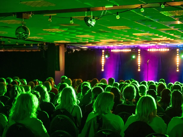 Frankfurt Club der Jahrhunderthalle - Concert Audience in front of stage with lighting rig