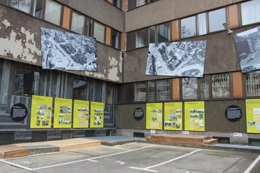 From the castle to the Stasi headquarters - history in Leipzig Open-air exhibition "From the castle to the Stasi headquarters" with large-format information boards and historical pictures mounted along the façade of the building, vividly presenting the history of the Matthäikirchhof.