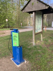 Radservicestation Witzeeze Schleuse Die Radservicestation in Witzeeze an der Schleuse.