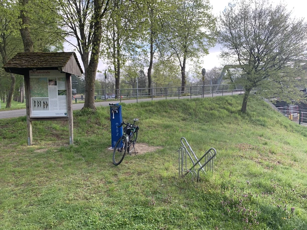 Radservicestation Witzeeze Schleuse Die Radservicestation in Witzeeze an der Schleuse.