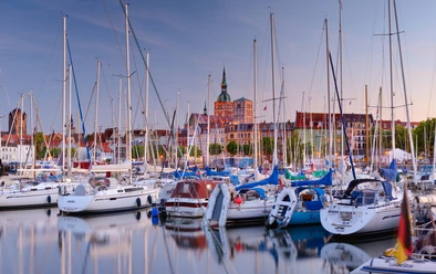 Stralsund_Hafen_mit_St._Nikolai-Kirche_2