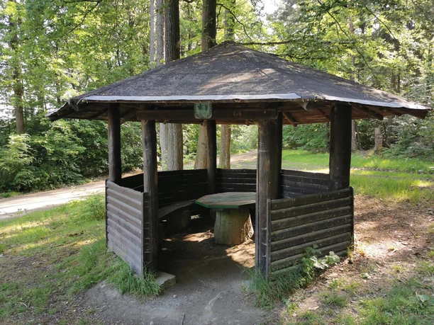 Schutzhütte am Taunuslehrpfad