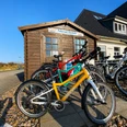 Auswahl an Kinderrädern an der mietrad Station Rantum