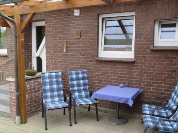 Überdachte Terrasse.jpg