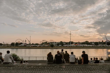 Blick auf die Rheinkirmes