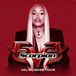 Porträt einer langhaarigen Person vor rotem Hintergrund mit Logo und Schrift zur Scorpion Tour