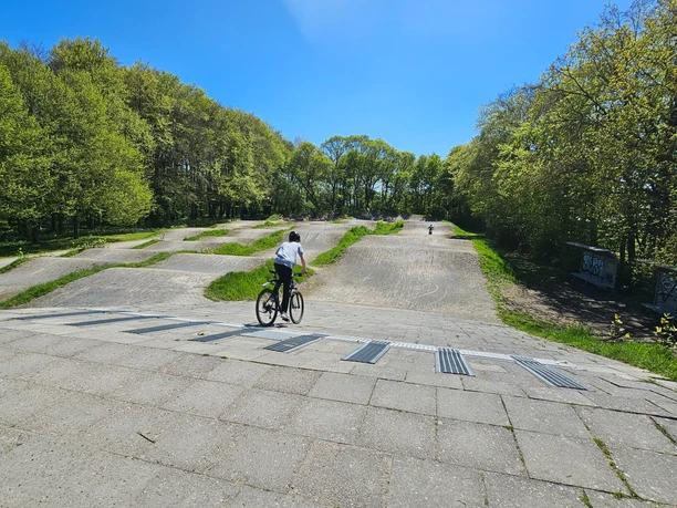 Eine BMX-Bahn mitten im Gesundheitsparkt Speckenbüttel
