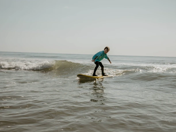 Erste gesurfte Welle im Surfkurs