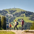 Familie auf dem Panoramaweg