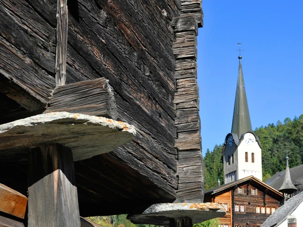 Wanderung von Fiesch via Ernen, Mühlebach, Steinhaus nach Niederwald