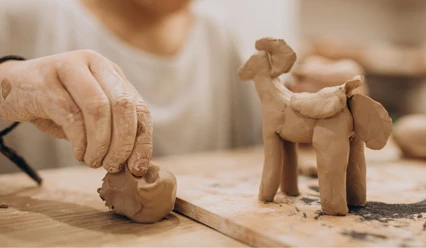 Samstags im Museum: „Vom Ton zum Tier“. Arbeiten mit Ton für Groß und Klein