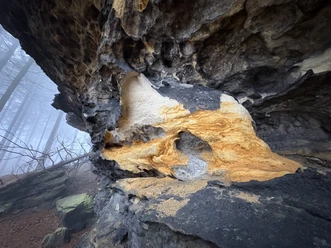 Sandstein mit Färbung